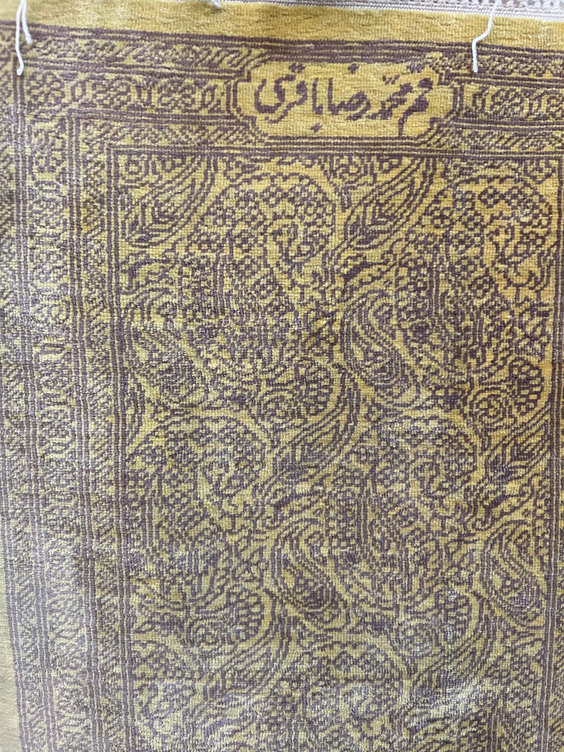 با انتخاب فرش ابریشم قم از مجموعه ژیناریا، بخشی از فرهنگ و هویت ایرانی را وارد فضای زندگی خود کنید. این فرش با دستبافت سنتی و کیفیتی بینظیر، انتخابی ممتاز برای سالها استفاده است.