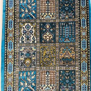 فرش دستبافت ابریشم قم، با گره‌های منظم و ساختار دقیق